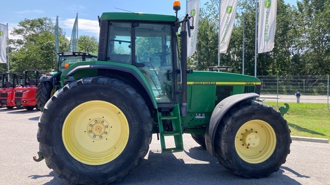 John Deere 6910 