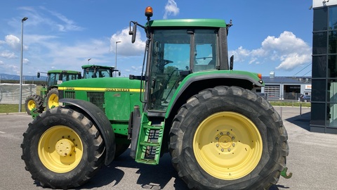 John Deere 6910 