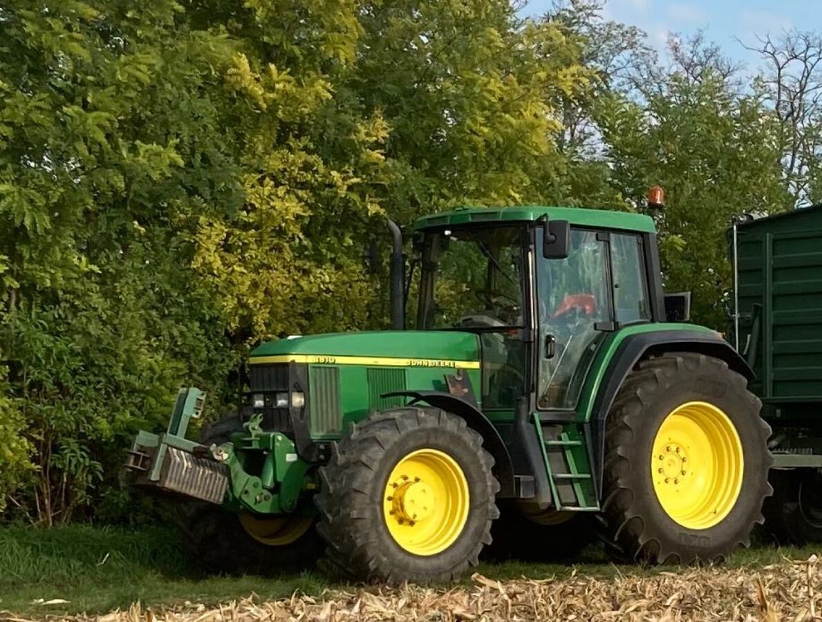 John Deere 6910 2