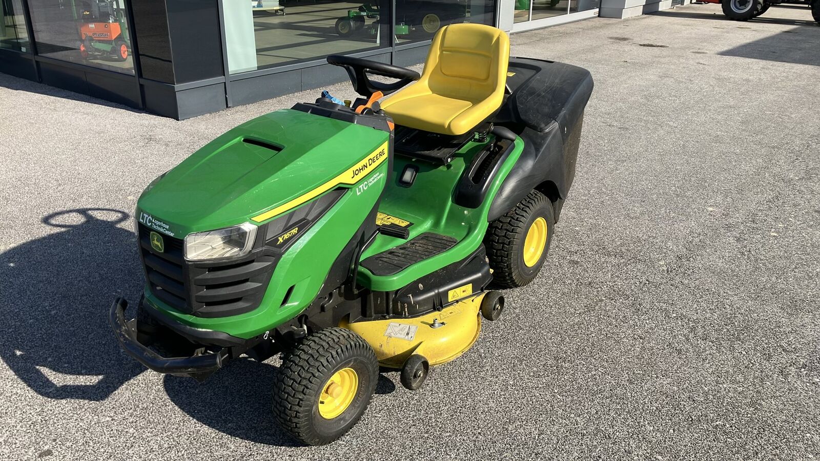 John Deere X167R 1
