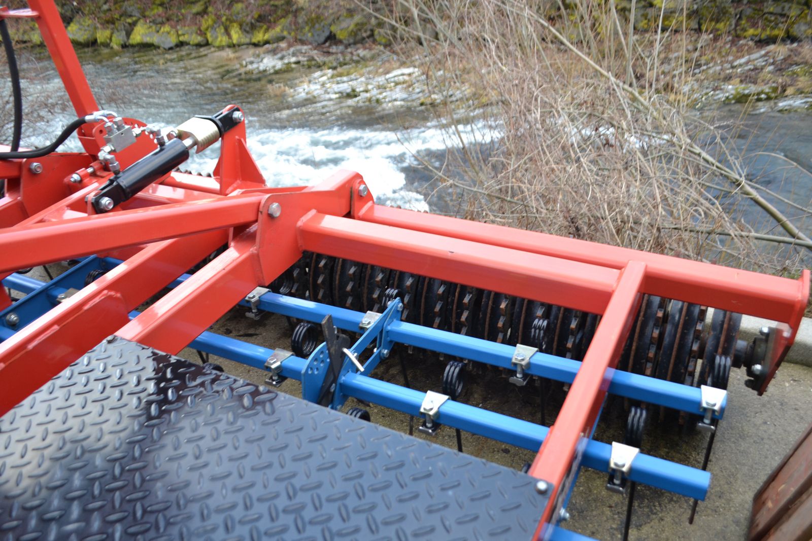 Hatzenbichler Vertikator Grünlandstriegel Air 8 Sägerät 2