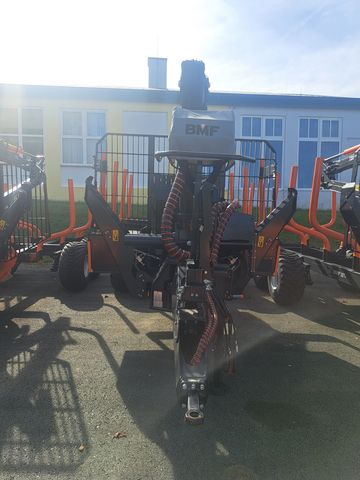 BMF 12T2 mit Kran 850 HP