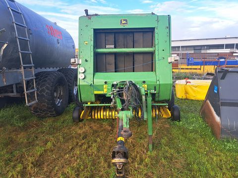 John Deere 570