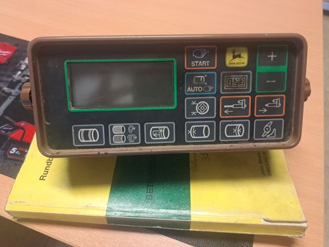 John Deere 570