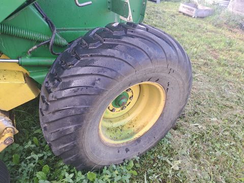 John Deere 570
