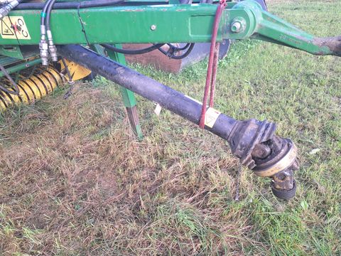 John Deere 570