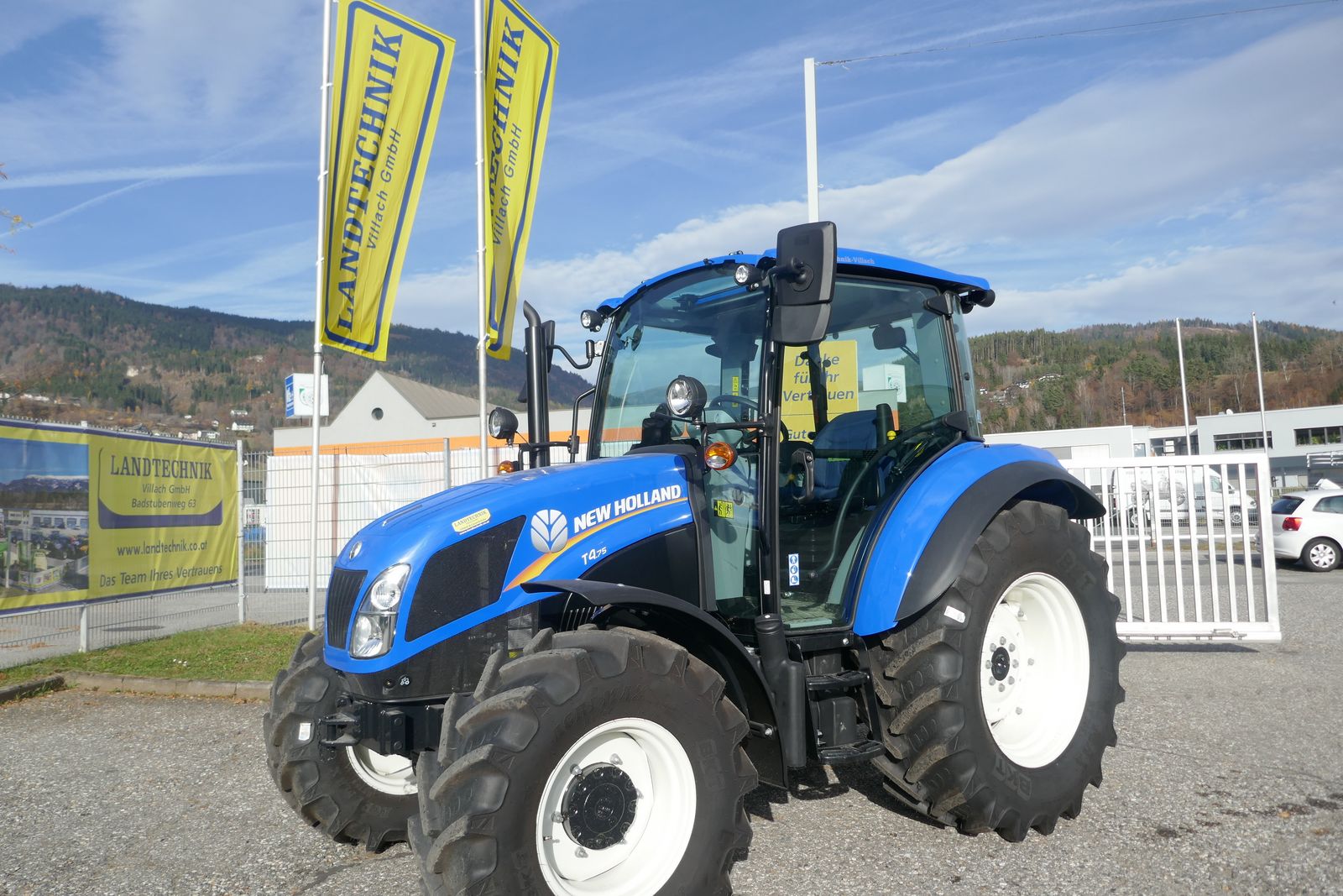 New Holland T4.75 Powerstar 1