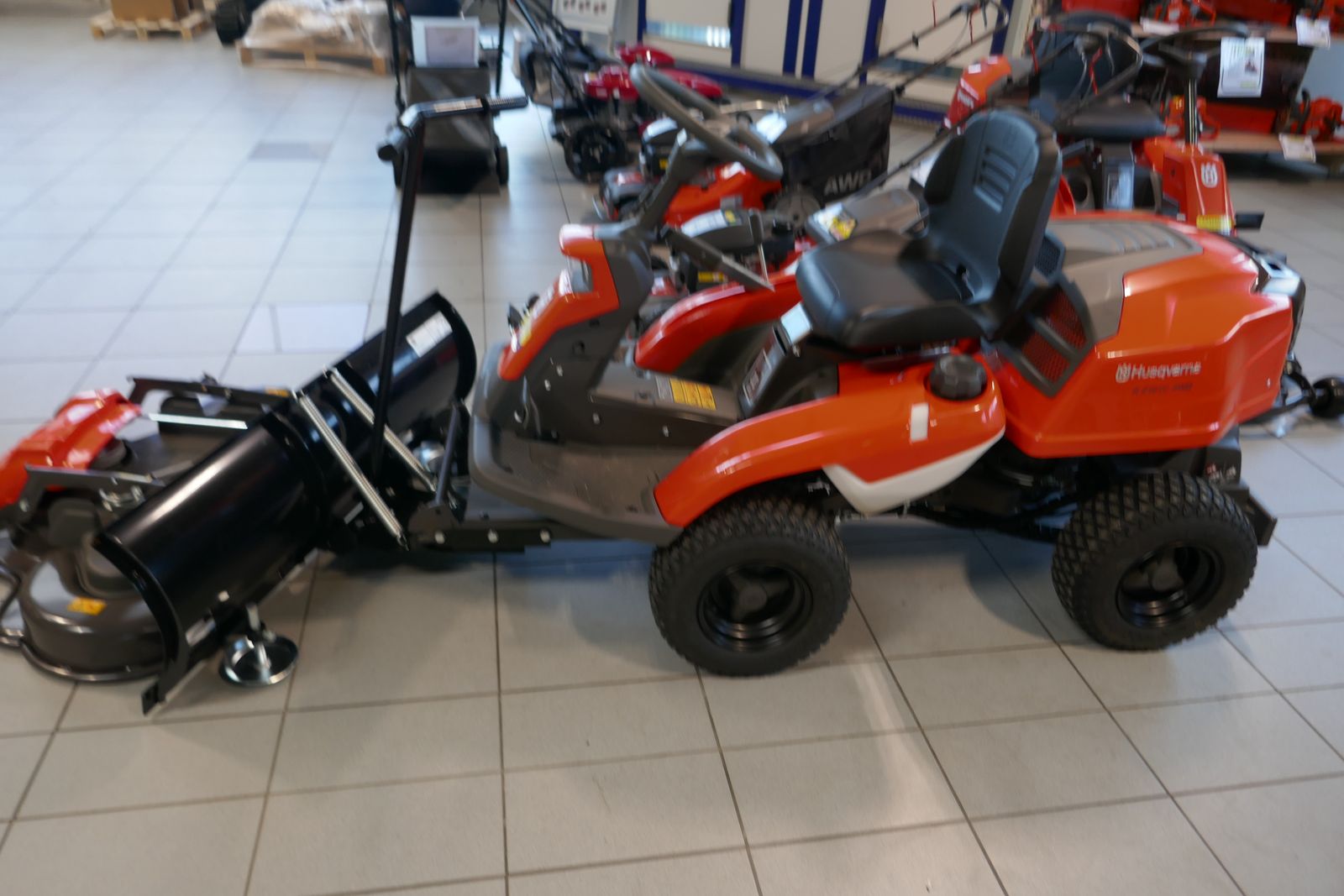 Husqvarna R 216 TC AWD 3