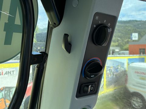 New Holland T6020 Elite