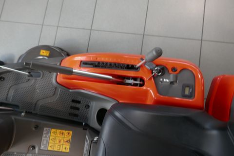 Husqvarna Rider R 216T AWD