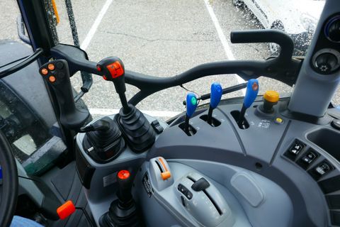 New Holland T5.90 Utility Dual Command
