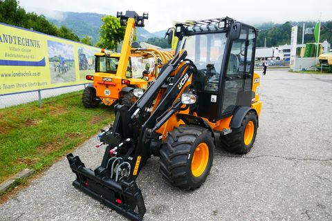 JCB 403 Agri Plus