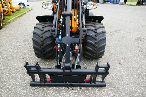 JCB 403 Agri Plus