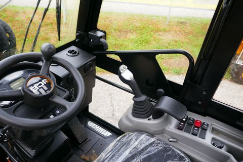 JCB 403 Agri Plus
