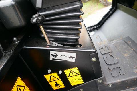 JCB 403 Agri Plus