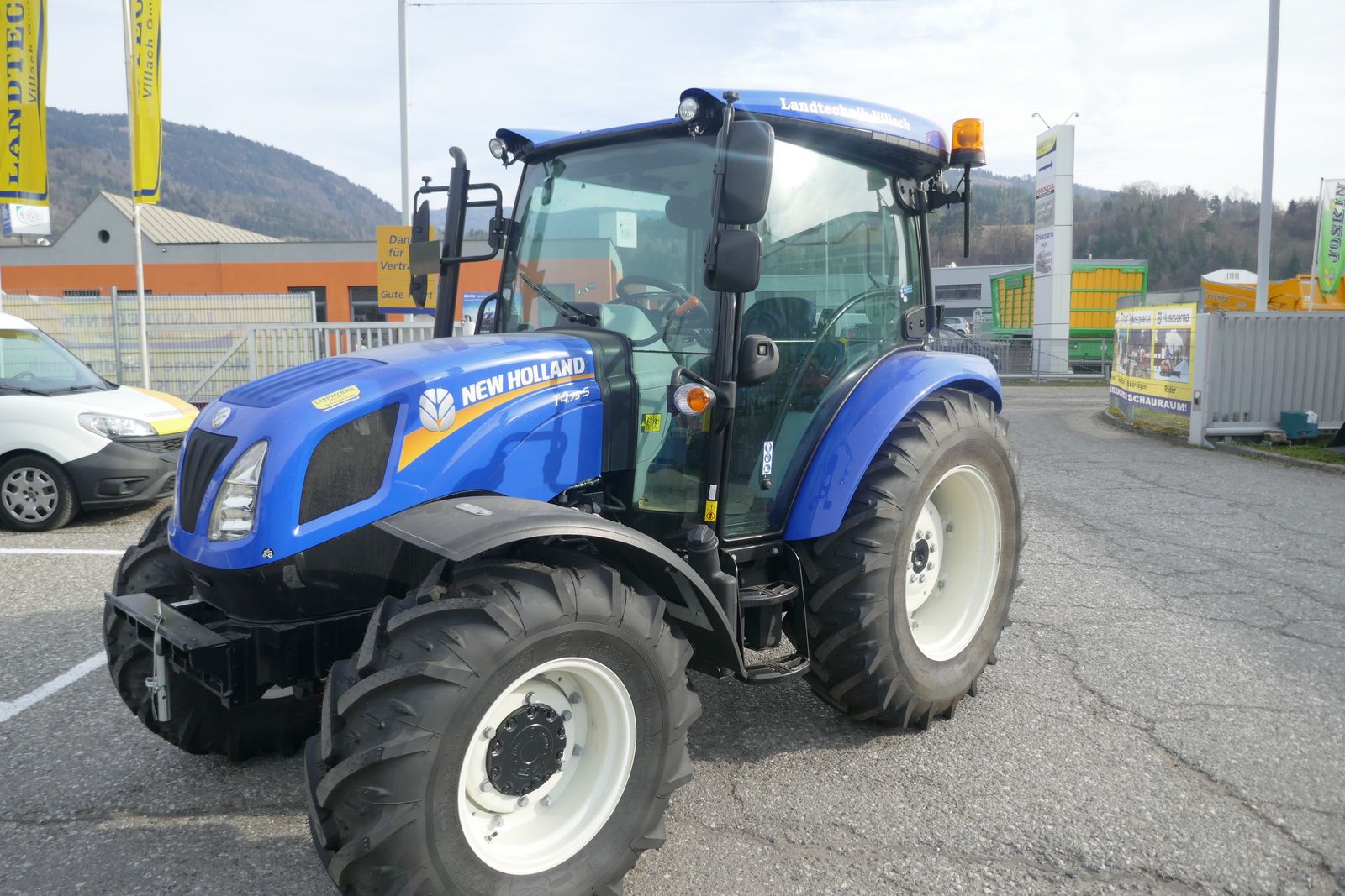 New Holland T4.75S 2