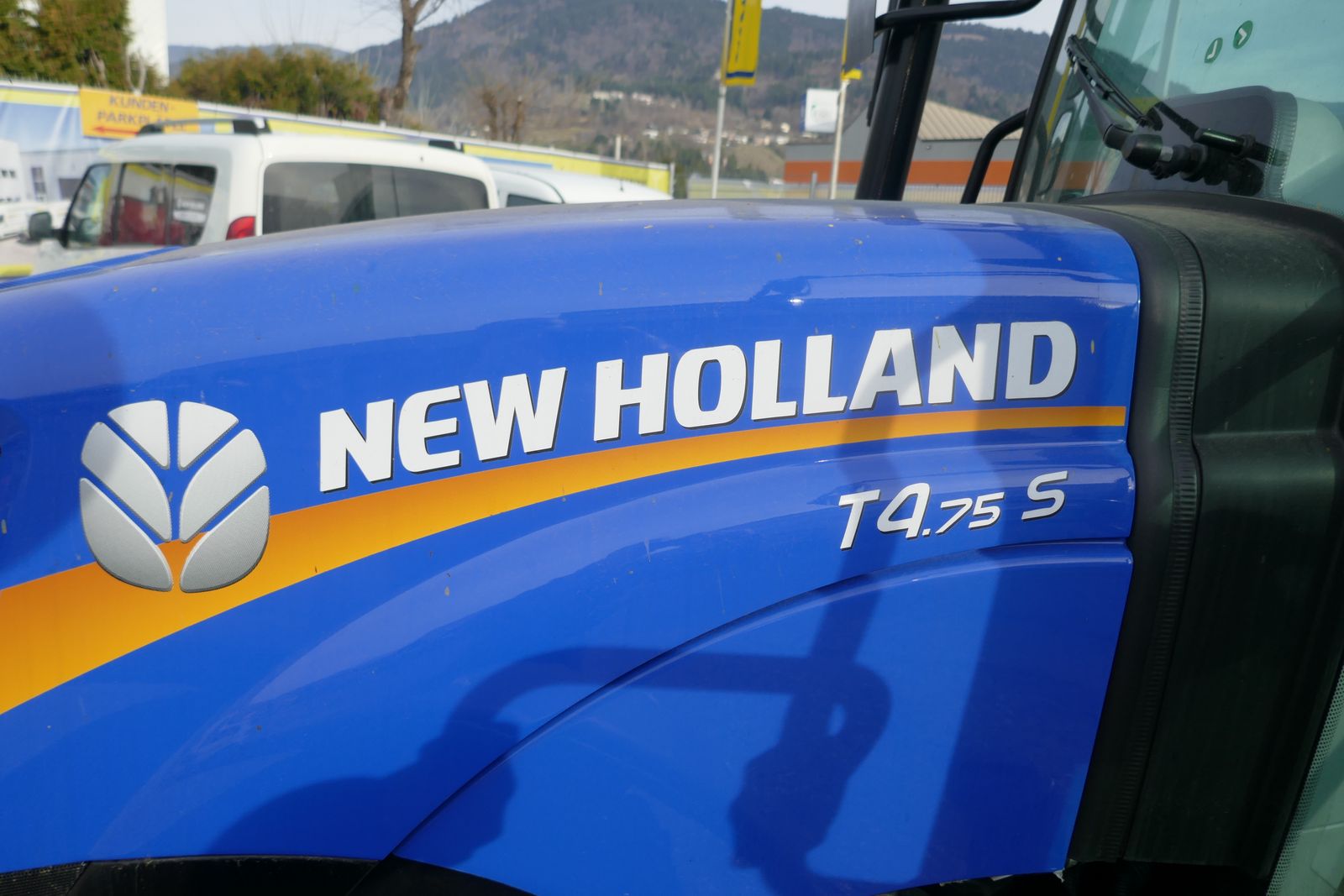 New Holland T4.75S 3