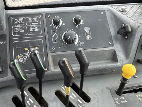 New Holland TM 125