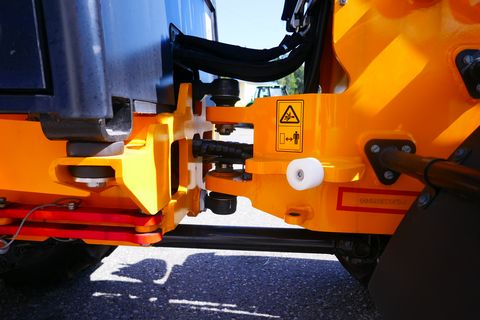 JCB 403
