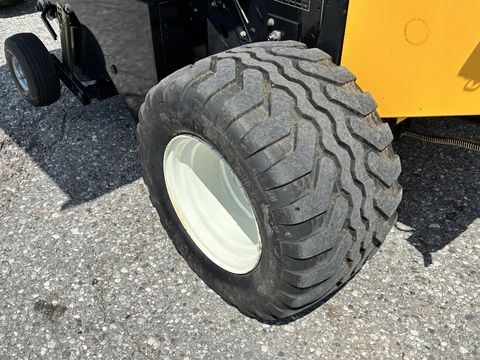 New Holland BR 6090