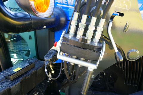 New Holland T5.90S Powershuttle