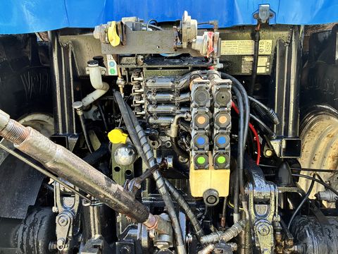 New Holland TS115