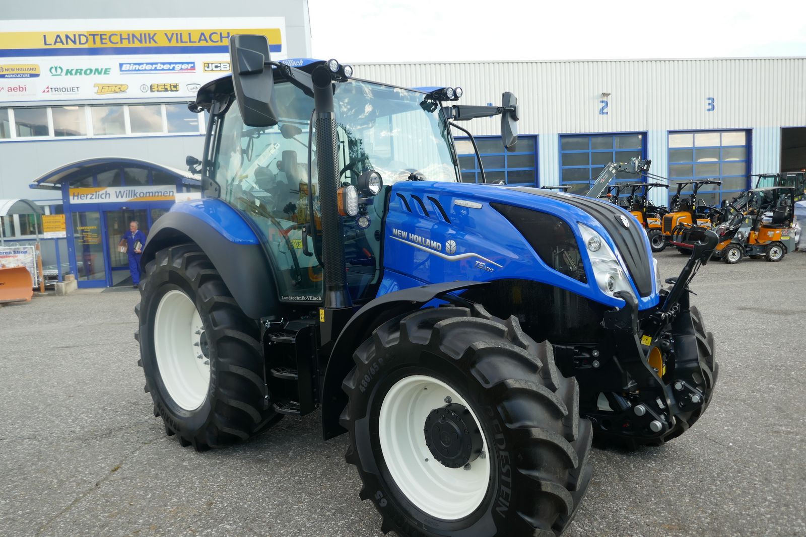New Holland T5.120 Dynamic Command (Stage V) 3