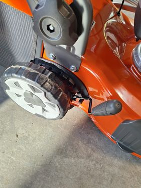 Husqvarna LC 151S