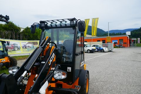 JCB 403 Agri 