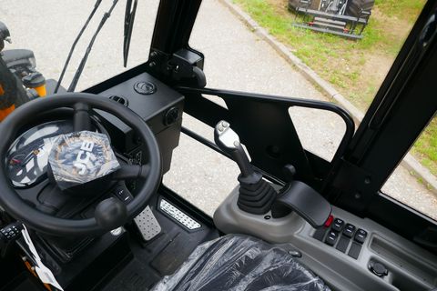 JCB 403 Agri 