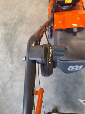 Husqvarna LC 347VE
