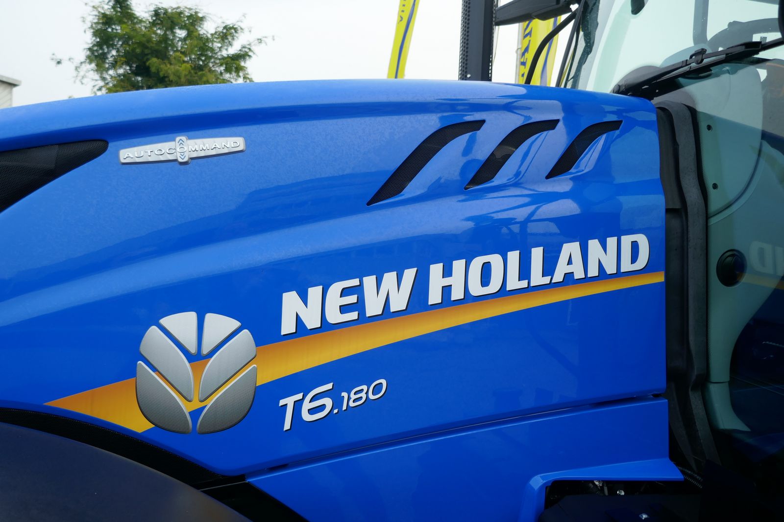 New Holland T6.180 Auto Command SideWinder II (Stage V)  2