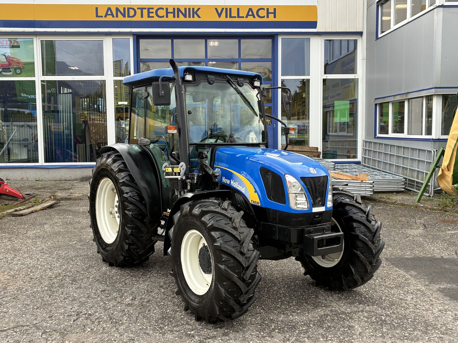 New Holland T4030 DeLuxe 2