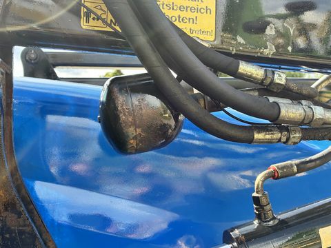 New Holland TS115A