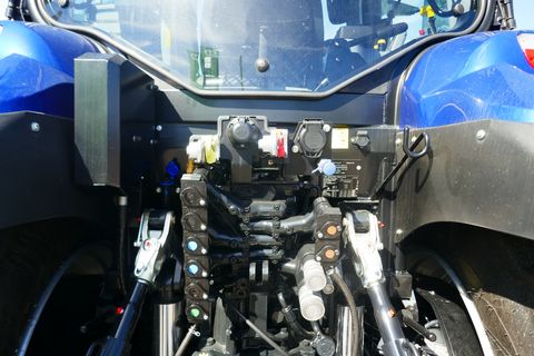 New Holland T6.145 Auto Command (Stage V)