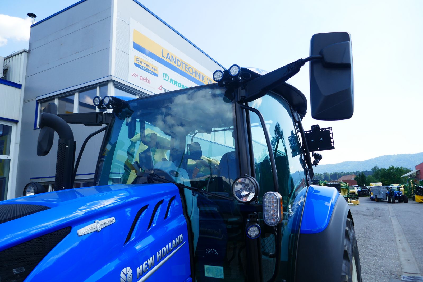 New Holland T5.110 Auto Command (Stage V) 3