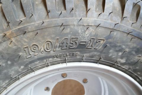 BKT 19.0/45-17 Kompletträder