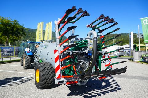 Joskin Alpina 2 6000 S + Vogelsang UniSpread 7,5 m