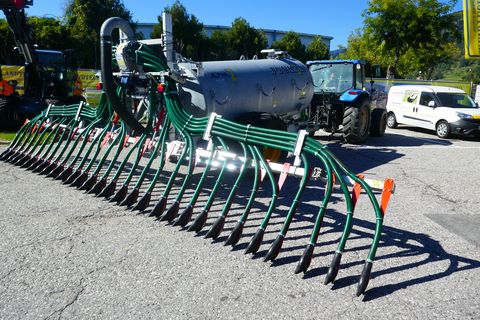 Joskin Alpina 2 6000 S + Vogelsang UniSpread 7,5 m