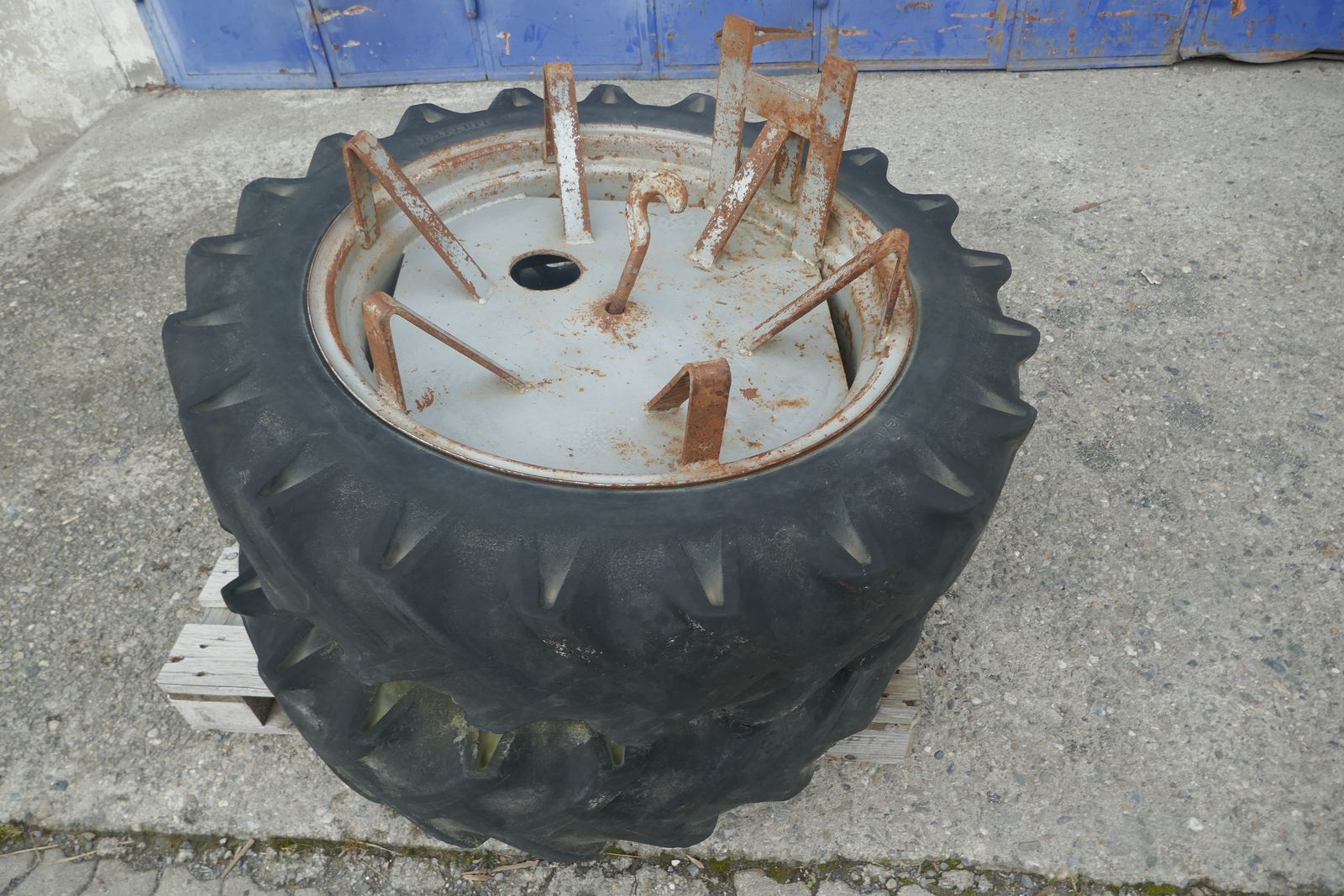 Trinker 11.2/10R28 Zwillingsräder 1