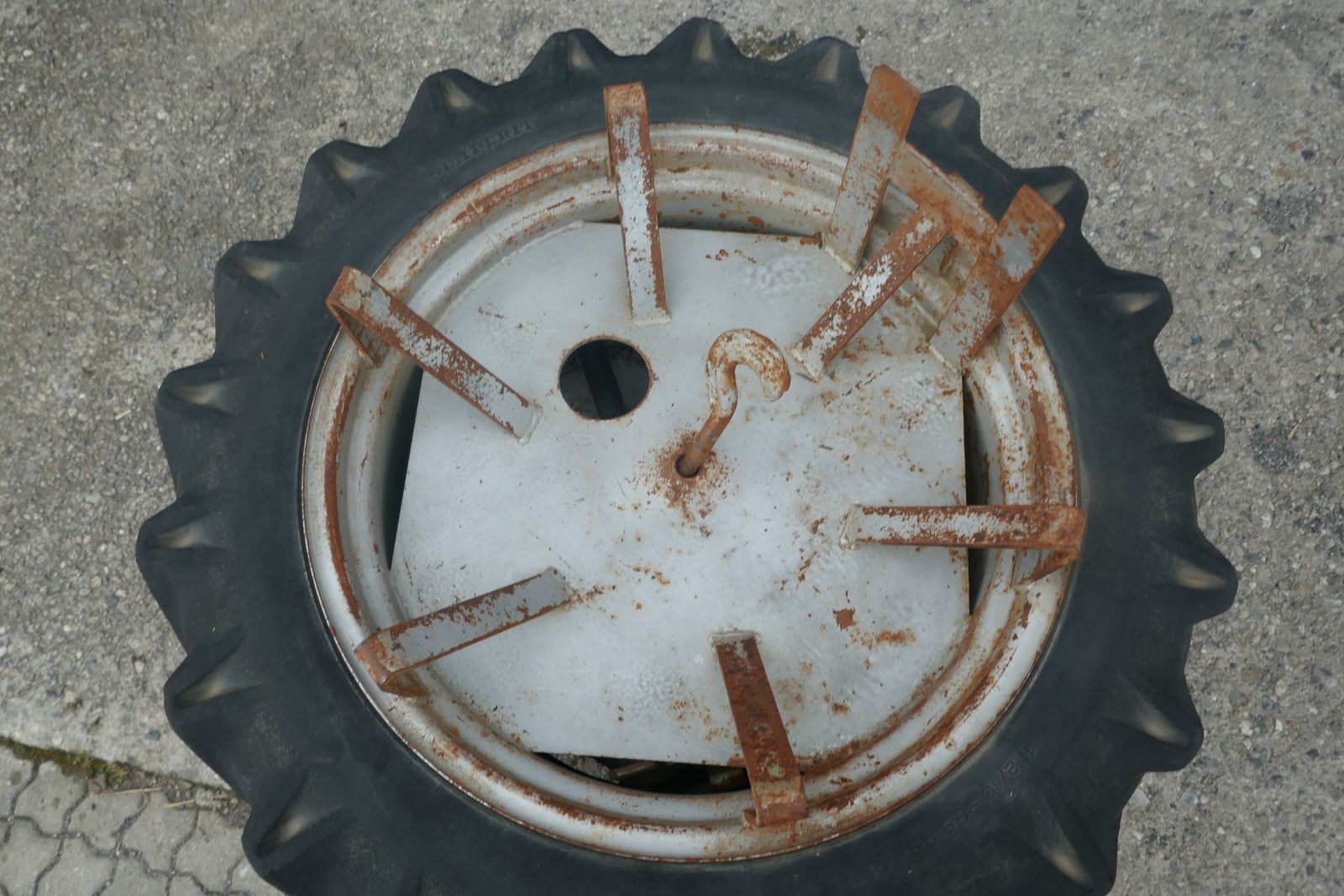 Trinker 11.2/10R28 Zwillingsräder 2