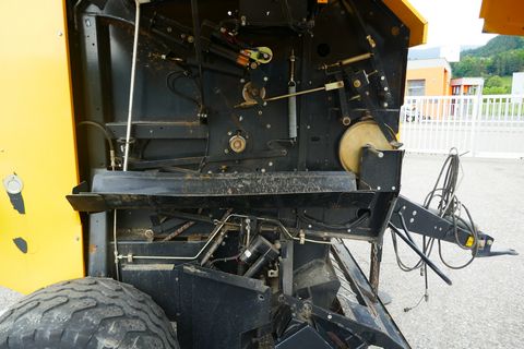 New Holland BR 6090