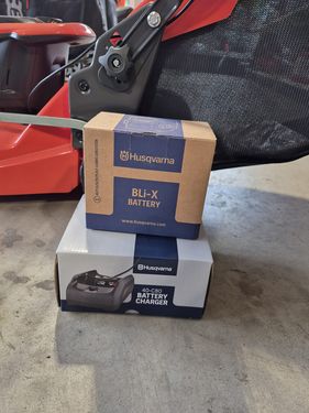 Husqvarna LC 142iS Akku Set