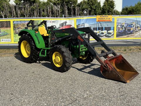 John Deere 5055E