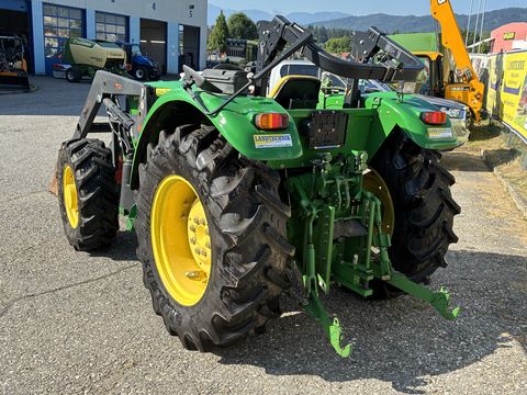 John Deere 5055E