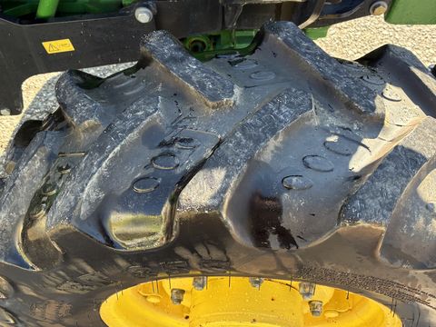 John Deere 5055E