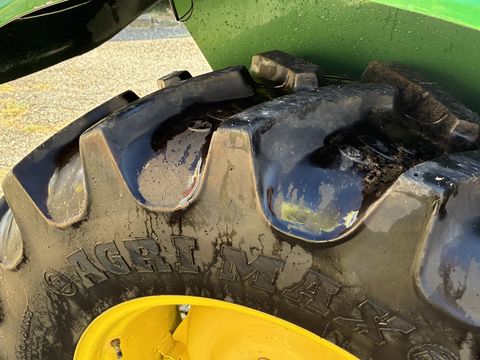 John Deere 5055E