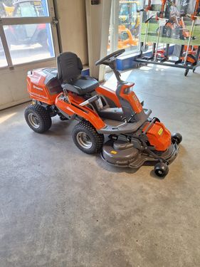 Husqvarna R 216T AWD