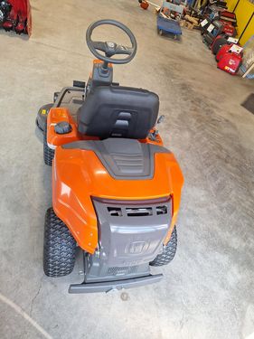 Husqvarna R 216T AWD