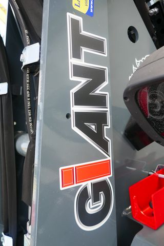 Giant G 2700E HD